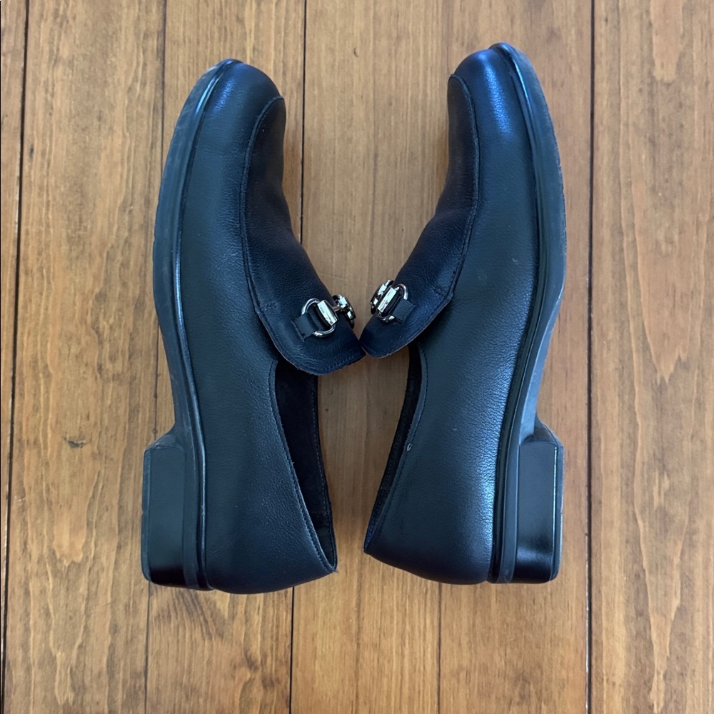 Naot Bentu black loafers with silver buckle  size 39 or 8.5 - Picture 4 of 6